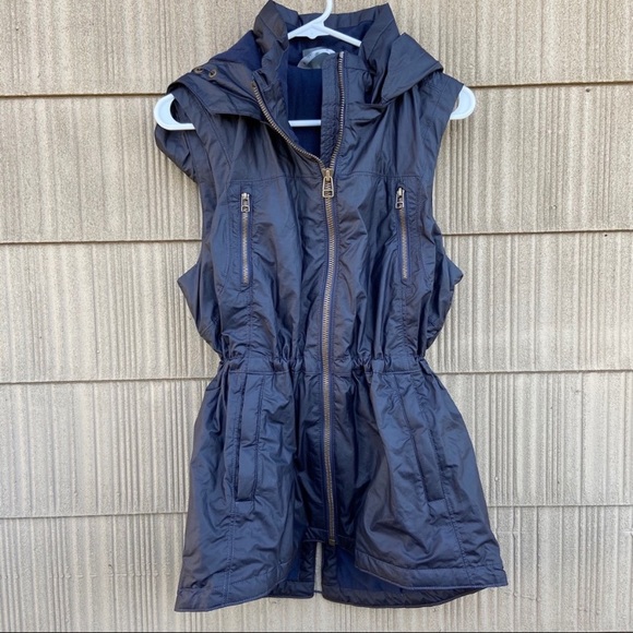 Athleta Rockview Vest in Navy size M - Picture 2 of 8